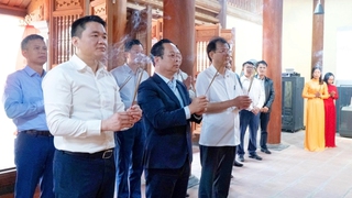 Lãnh đạo Thành phố dâng hương tưởng nhớ cụ Bùi Bằng Đoàn