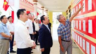 Phó Chủ tịch Thường trực HĐND Thành phố Trần Thế Cương kiểm tra công tác chuẩn bị bầu cử tại các xã Phúc Sơn, Hồng Sơn