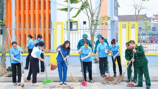 Xã Quốc Oai: Ra quân tổng vệ sinh môi trường và tuyên truyền lưu động chào mừng ngày hội toàn dân