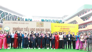 Gắn biển công trình cấp Thành phố Trường Tiểu học Hoàng Mai chào mừng bầu cử đại biểu Quốc hội và đại biểu HĐND các cấp