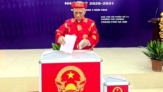 Cử tri phường Phú Thượng nô nức tham gia Ngày hội toàn dân