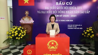 Phó Chủ tịch HĐND Thành phố Phạm Thị Thanh Mai bỏ phiếu bầu cử tại phường Tây Hồ