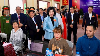 Chủ tịch Ủy ban Bầu cử Thành phố Phùng Thị Hồng Hà kiểm tra công tác tổ chức bầu cử tại 3 phường: Định Công, Hoàng Liệt và Vĩnh Hưng