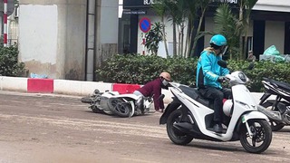 Siết chặt xe chở đất làm rơi bùn, gây mất an toàn giao thông