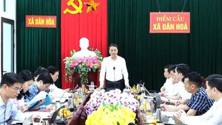 Trưởng ban Nội chính Thành ủy Trần Đình Cảnh kiểm tra tại Đảng ủy xã Dân Hòa