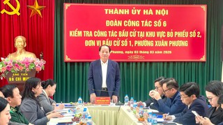 Trưởng ban Tuyên giáo và Dân vận Thành ủy Nguyễn Doãn Toản kiểm tra công tác chuẩn bị bầu cử tại xã An Khánh và phường Xuân Phương