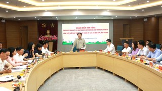 Phó Bí thư Thường trực Thành ủy Nguyễn Trọng Đông làm việc với Ban Thường vụ Đảng ủy xã Gia Lâm và Bát Tràng