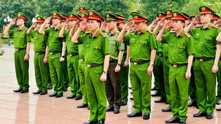 Công an thành phố Hà Nội báo công dâng Bác