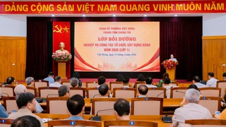 Hơn 150 cán bộ phường Việt Hưng được bồi dưỡng nghiệp vụ công tác xây dựng Đảng