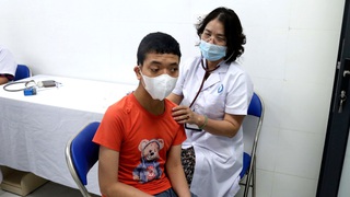 Phường Nghĩa Đô khám sức khỏe miễn phí cho người khuyết tật