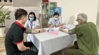 Lan tỏa yêu thương, chăm lo sức khỏe người khuyết tật tại phường Long Biên