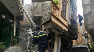 Chỉ đạo giải quyết, khắc phục hậu quả vụ cháy nhà ở riêng lẻ số 35 ngõ 35 phố Hồng Phúc, phường Ba Đình