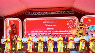 Hội chợ hàng công nghiệp nông thôn tiêu biểu gắn với lễ hội truyền thống Quốc gia chùa Tây Phương