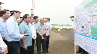 Hanoi Party Chief Tran Duc Thang continues on-site inspections of key capital projects