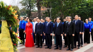 Lãnh đạo thành phố Hà Nội dâng hoa kỷ niệm 156 năm ngày sinh V.I.Lênin