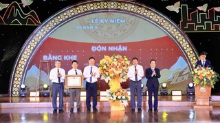 Sở Dân tộc và Tôn giáo thành phố Hà Nội đón nhận Bằng khen của Thủ tướng Chính phủ