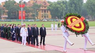 Lãnh đạo Trung ương, thành phố Hà Nội viếng Chủ tịch Hồ Chí Minh và các Anh hùng liệt sĩ