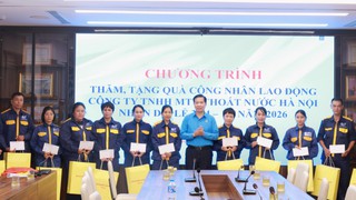 Hà Nội trao quà hỗ trợ công nhân có hoàn cảnh khó khăn