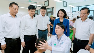 Hà Nội triển khai khám, chăm sóc sức khỏe cho trẻ em các xã vùng dân tộc, miền núi