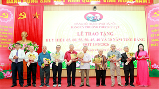 Phường Phương Liệt trao Huy hiệu Đảng tặng 210 đảng viên