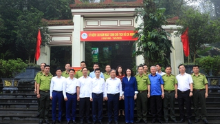 Đoàn công tác của thành phố Hà Nội dâng hương tưởng niệm Chủ tịch Hồ Chí Minh tại Vườn Quốc gia Ba Vì