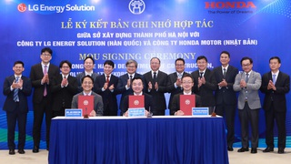 Hà Nội ký biên bản ghi nhớ hợp tác triển khai Dự án lắp đặt trạm đổi pin cho xe máy điện