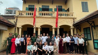 Phường Hà Đông tổ chức lễ dâng hương tại Nhà lưu niệm Bác Hồ
