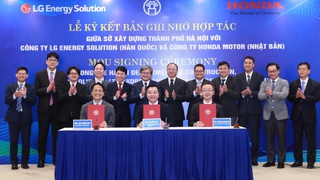 Hà Nội hợp tác triển khai trạm đổi pin xe máy điện, thúc đẩy giao thông xanh