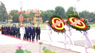 Lãnh đạo Đảng, Nhà nước và thành phố Hà Nội viếng Chủ tịch Hồ Chí Minh và các Anh hùng liệt sĩ