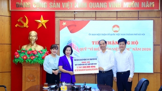 Phường Tây Hồ trao ủng hộ hơn 1,1 tỷ đồng Quỹ “Vì Biển đảo Việt Nam” năm 2026