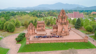 Tổ chức tiếp nhận Làng Văn hóa - Du lịch các dân tộc Việt Nam từ Bộ Văn hóa, Thể thao và Du lịch về UBND Thành phố quản lý