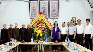 Chủ tịch Ủy ban MTTQ Việt Nam Thành phố thăm, chúc mừng Phân ban Ni giới nhân Đại lễ Phật đản