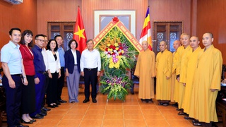 Chủ tịch Hà Nội Vũ Đại Thắng thăm, chúc mừng Ban Trị sự Giáo hội Phật giáo Việt Nam Thành phố nhân dịp Đại lễ Phật đản