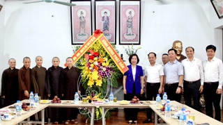 Lãnh đạo Thành phố thăm, chúc mừng Phân ban Ni giới nhân Đại lễ Phật đản