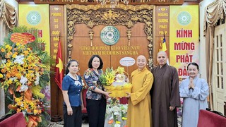 Hội Liên hiệp Phụ nữ Hà Nội thăm, chúc mừng Đại lễ Phật đản Phật lịch 2570