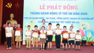 Phường Vĩnh Hưng trao 340 suất quà tặng trẻ em có hoàn cảnh khó khăn