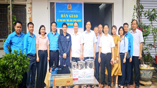 Trao Mái ấm Công đoàn cho người lao động khó khăn