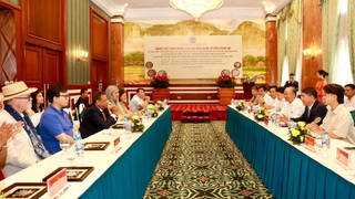 Hà Nội đón đoàn đại biểu quốc tế dự lễ vinh danh hai làng nghề thủ công sáng tạo thế giới
