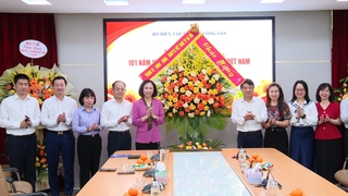 Lãnh đạo thành phố Hà Nội thăm, chúc mừng các cơ quan báo chí