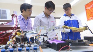 Khen thưởng cá nhân đã có thành tích tham gia Hội thi nghiên cứu khoa học, kỹ thuật quốc tế