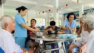 Khen thưởng thành tích xuất sắc trong công tác tiếp nhận, quản lý, chăm sóc, nuôi dưỡng và phục hồi chức năng cho các đối tượng bảo trợ xã hội