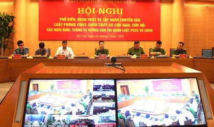 Hanoi calls on all households to install early fire warning systems