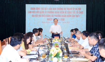 Hanoi People's Council Chairman inspects ward-level Party congress preparation