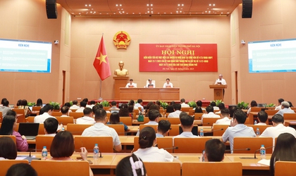 Hanoi officials confront challenges in handling administrative procedures