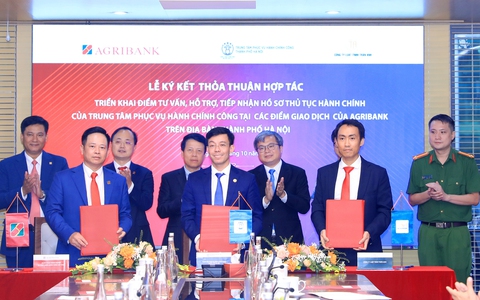 Triển khai điểm tư vấn, hỗ trợ, tiếp nhận hồ sơ thủ tục hành chính tại các điểm giao dịch của Agribank