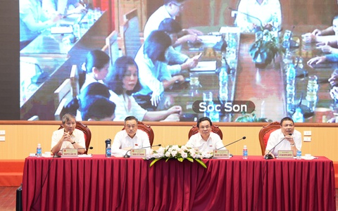 Hanoi mayor meets voters in Me Linh, Soc Son districts