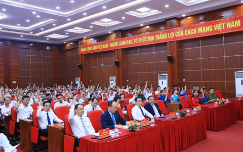Phu Xuyen Commune People's Council holds first meeting as two-tier local government model begins