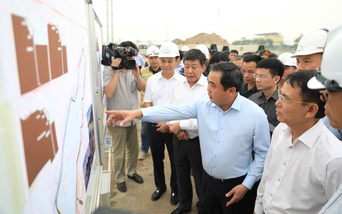 Hanoi Party Secretary urges progress on key projects, better living standards