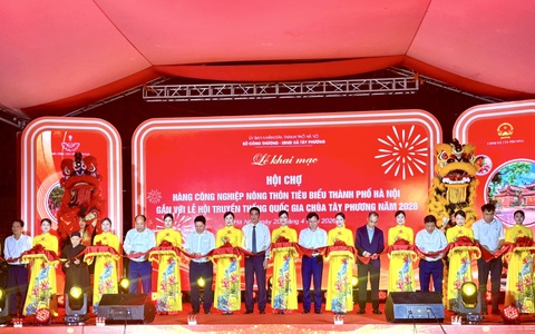 Hội chợ hàng công nghiệp nông thôn tiêu biểu gắn với lễ hội truyền thống Quốc gia chùa Tây Phương