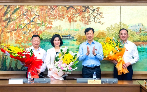 Chủ tịch HĐND Thành phố Phùng Thị Hồng Hà được bầu 
 làm Phó Trưởng đoàn đại biểu Quốc hội Hà Nội